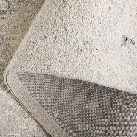 Safavieh Harvest 4'-0" x 6'-0" Rug in Silver / Ivory