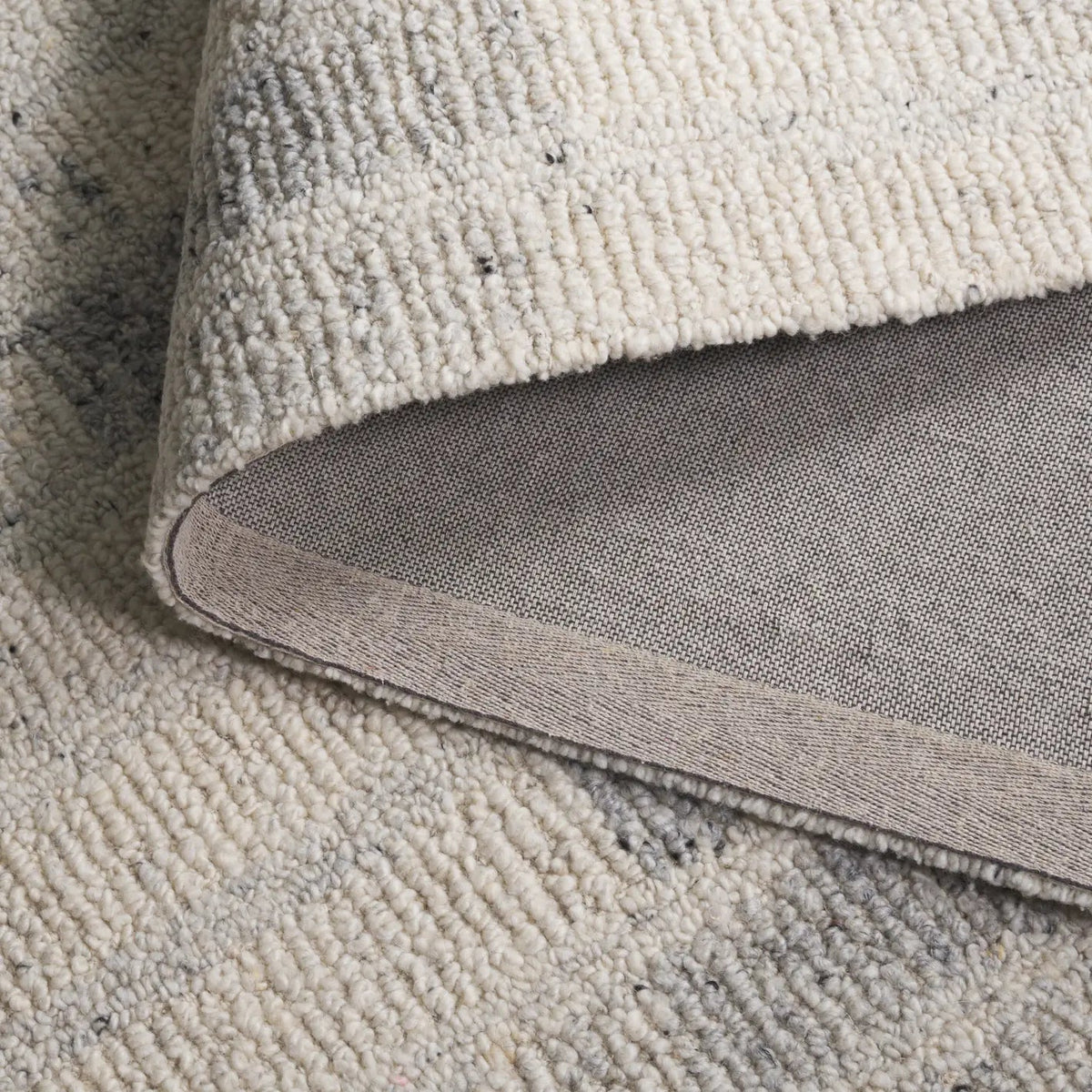 Safavieh Harvest 4'-0" x 6'-0" Rug in Light Grey