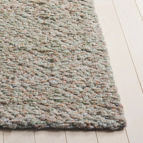 Safavieh Harvest 4'-0" x 6'-0" Rug in Green / Beige