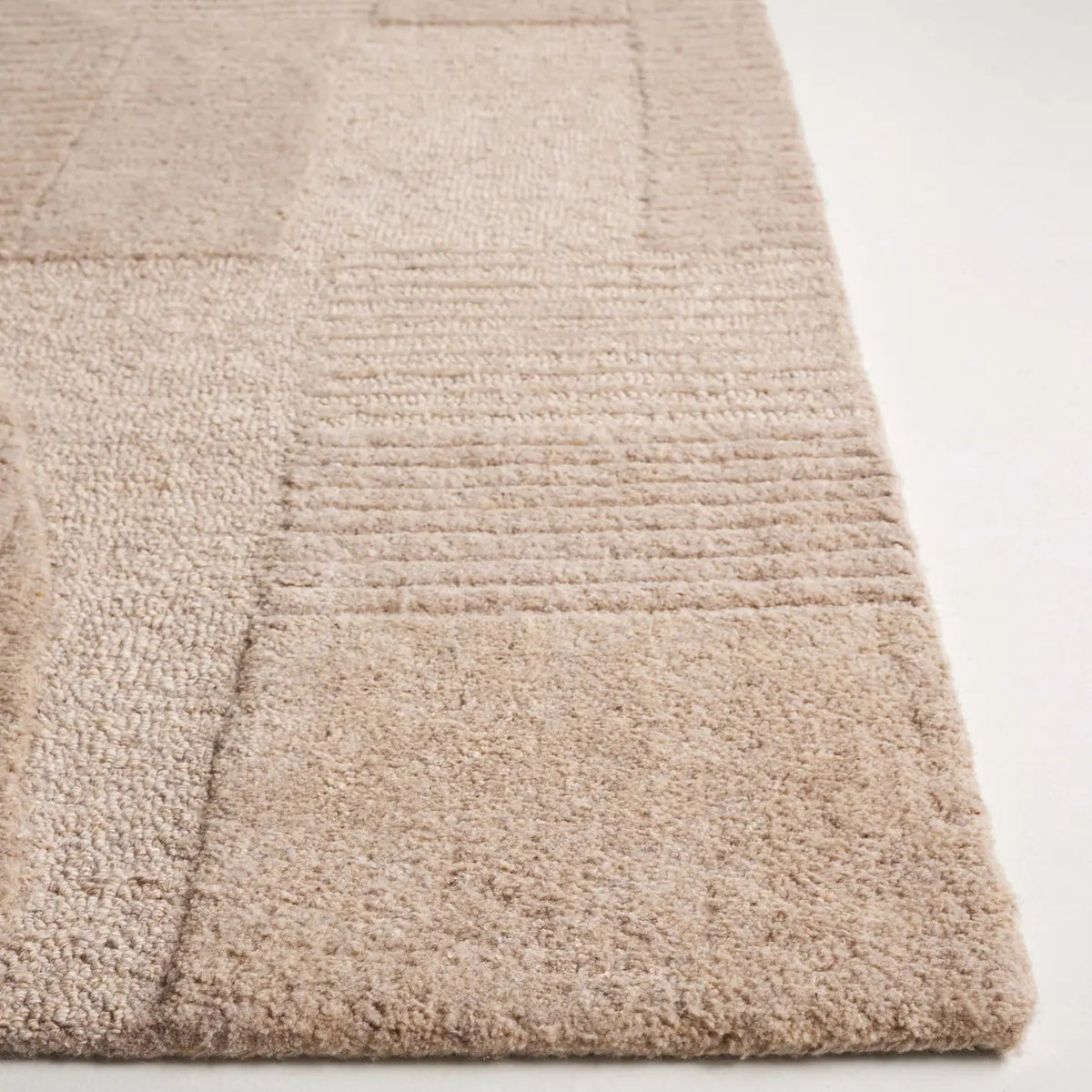 Safavieh Harvest 4'-0" x 6'-0" Rug in Brown