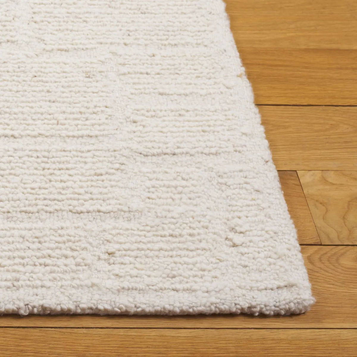 Safavieh Harvest 4'-0" x 6'-0" Rug in Ivory