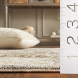 Safavieh Hazel 500 4'-0" x 6'-0" Rug in Brown / Ivory