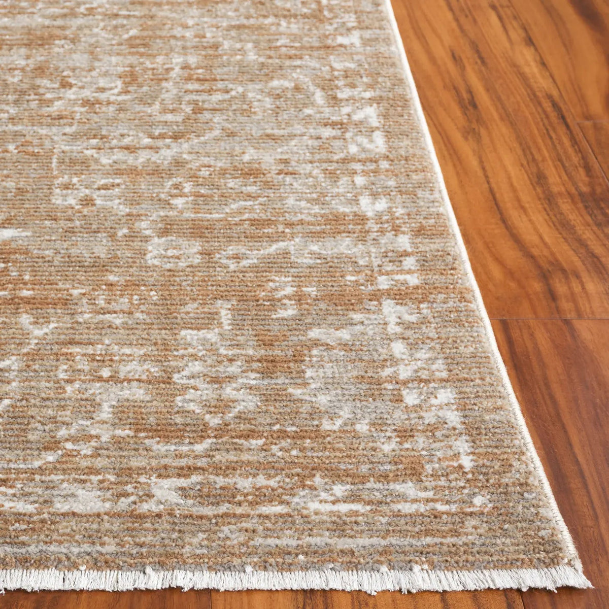 Safavieh Hazel 500 4'-0" x 6'-0" Rug in Gold / Ivory
