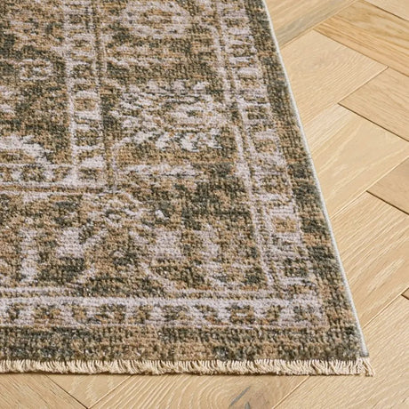 Safavieh Hazel 500 6'-0" x 9'-0" Rug in Green / Beige