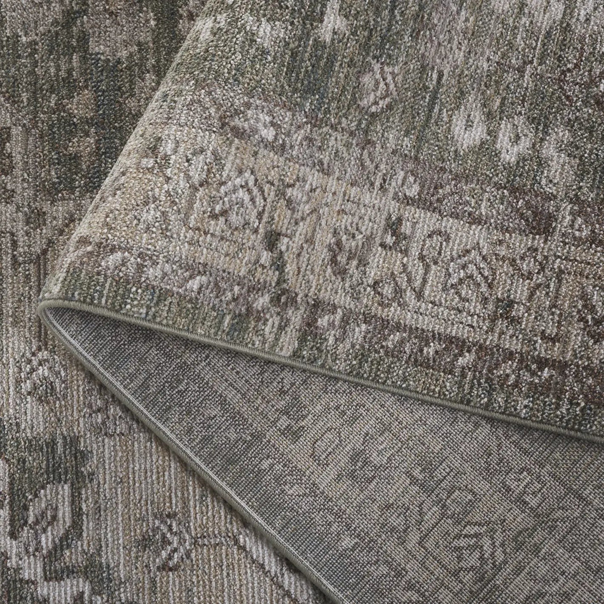 Safavieh Hazel 500 4'-0" x 6'-0" Rug in Green / Beige