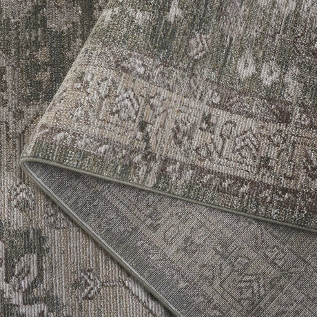 Safavieh Hazel 500 4'-0" x 6'-0" Rug in Green / Beige