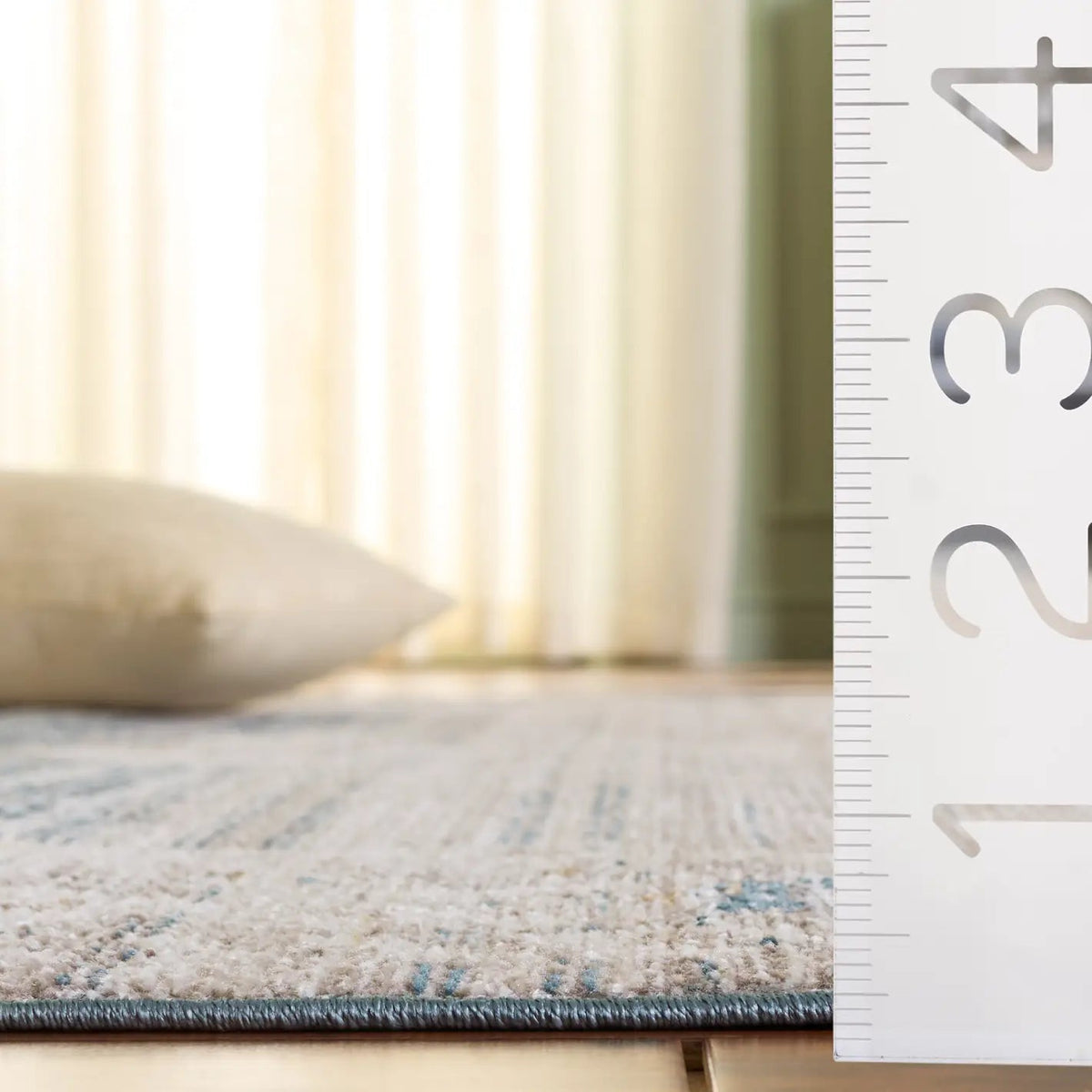 Safavieh Hazel 500 4'-0" x 6'-0" Rug in Blue / Beige