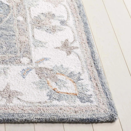Safavieh Heritage 4'-0" x 6'-0" Rug in Grey / Ivory
