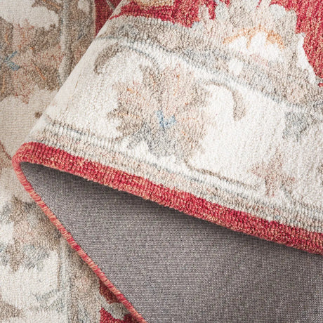 Safavieh Heritage 4'-0" x 6'-0" Rug in Red / Ivory