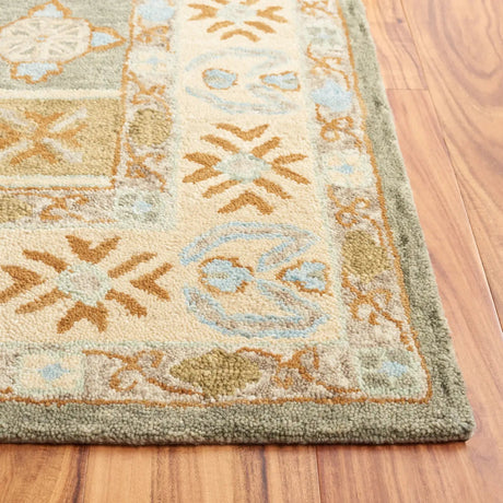 Safavieh Heritage 4'-0" x 6'-0" Rug in Ivory / Light Blue