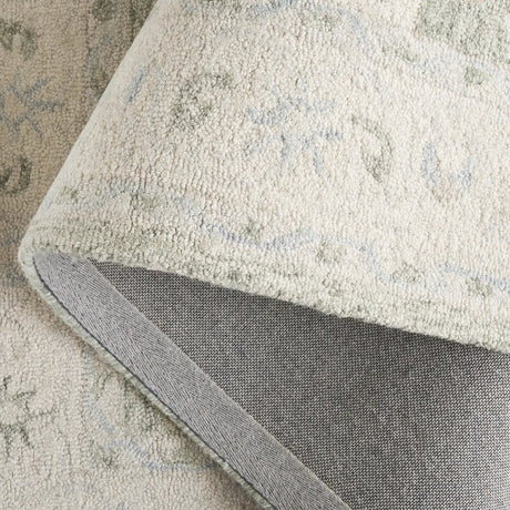 Safavieh Heritage 4'-0" x 6'-0" Rug in Light Green / Beige