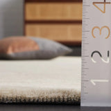 Safavieh Himalaya 4'-0" x 6'-0" Rug in Beige