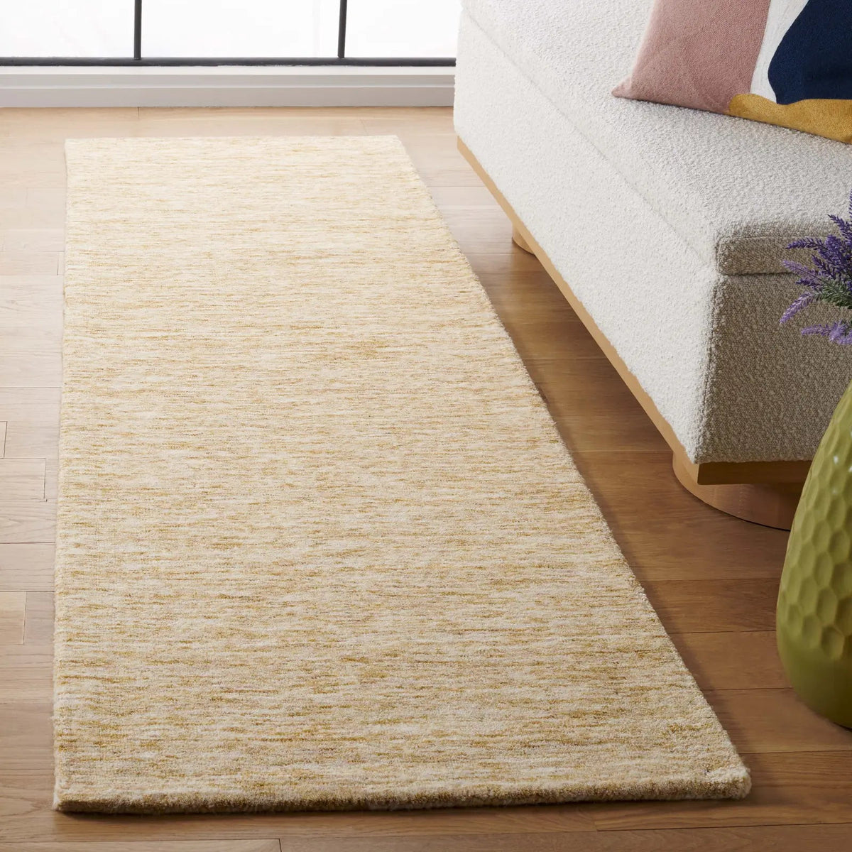 Safavieh Himalaya 2'-3" x 8'-0" Rug in Gold