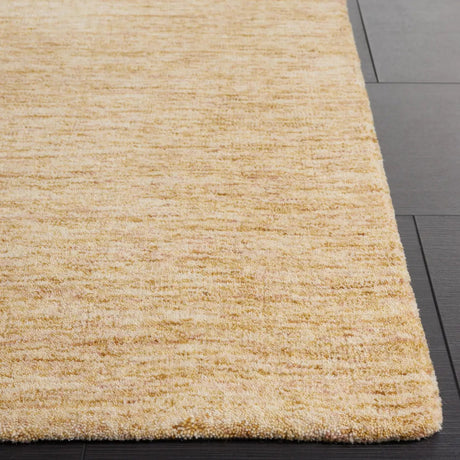 Safavieh Himalaya 4'-0" x 6'-0" Rug in Gold