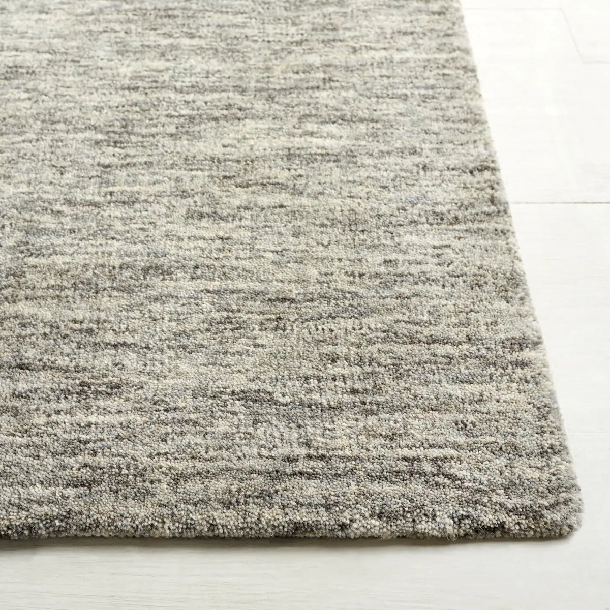 Safavieh Himalaya 4'-0" x 6'-0" Rug in Grey