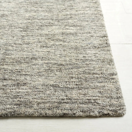 Safavieh Himalaya 4'-0" x 6'-0" Rug in Grey