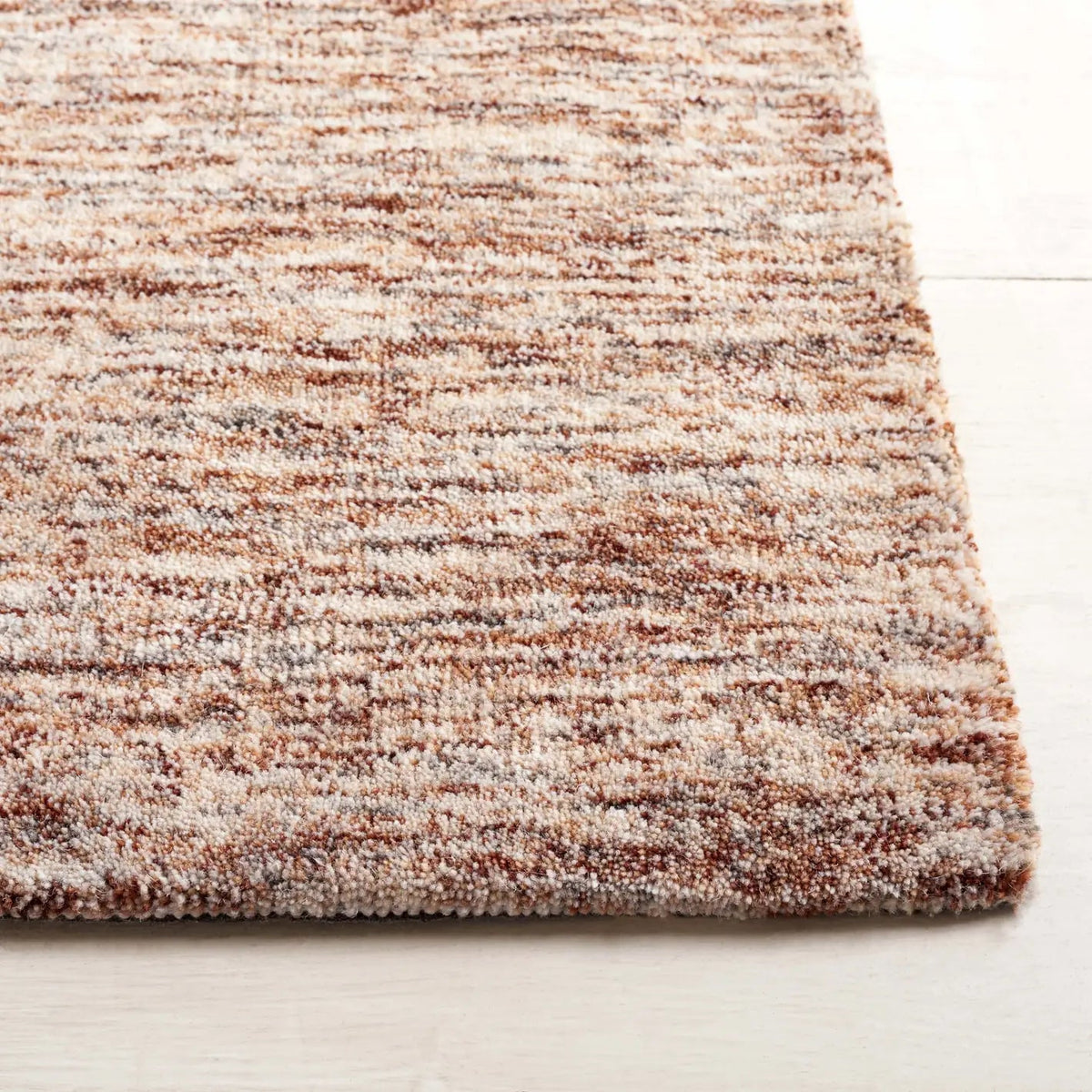 Safavieh Himalaya 4'-0" x 6'-0" Rug in Rust / Beige