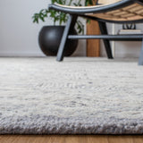Safavieh Ikat Ikt506G Silver Rugs - Safavieh - ikt506g - 6r