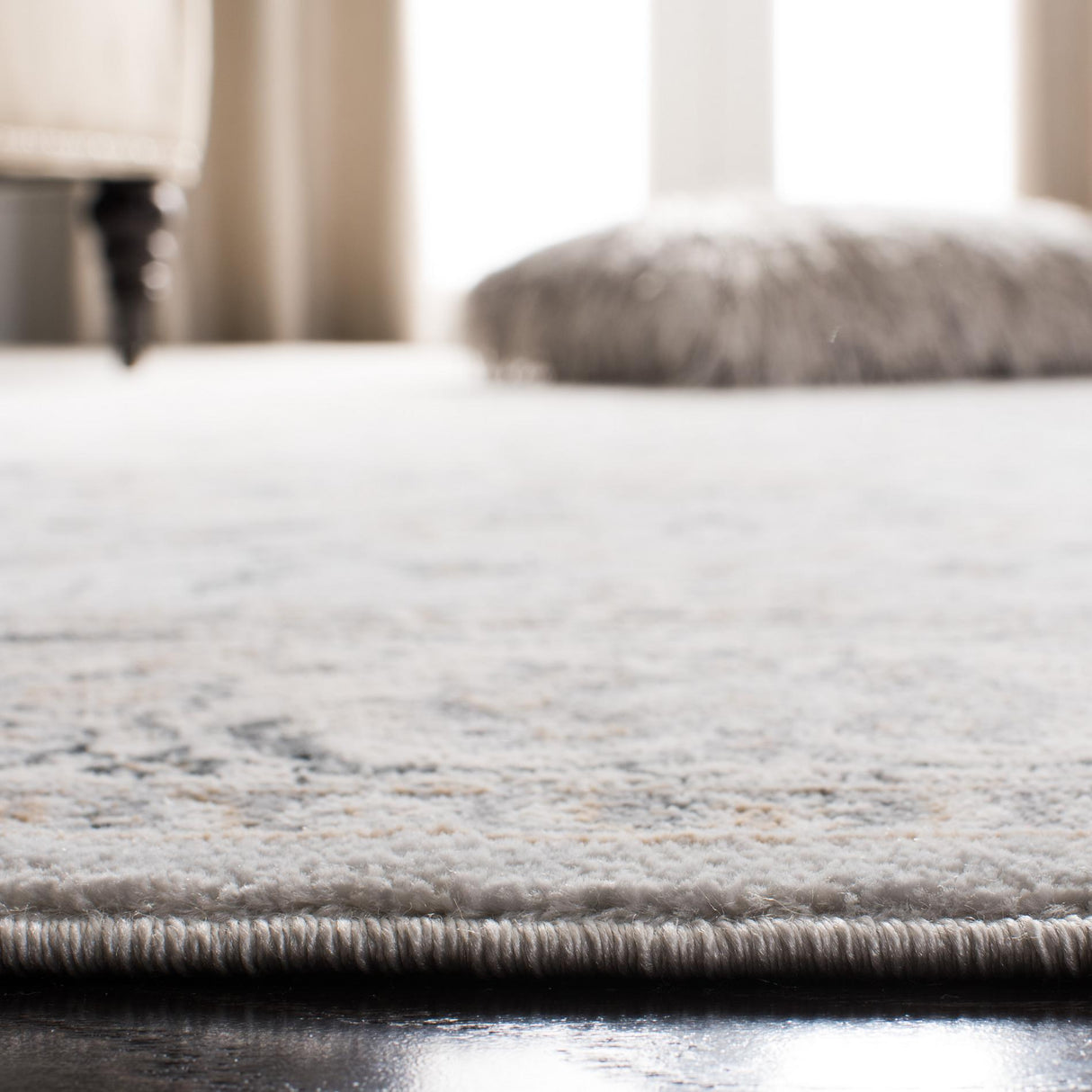 Safavieh Isabella Isa912F Light Grey/Cream Rug - Safavieh - isa912f - 7sq