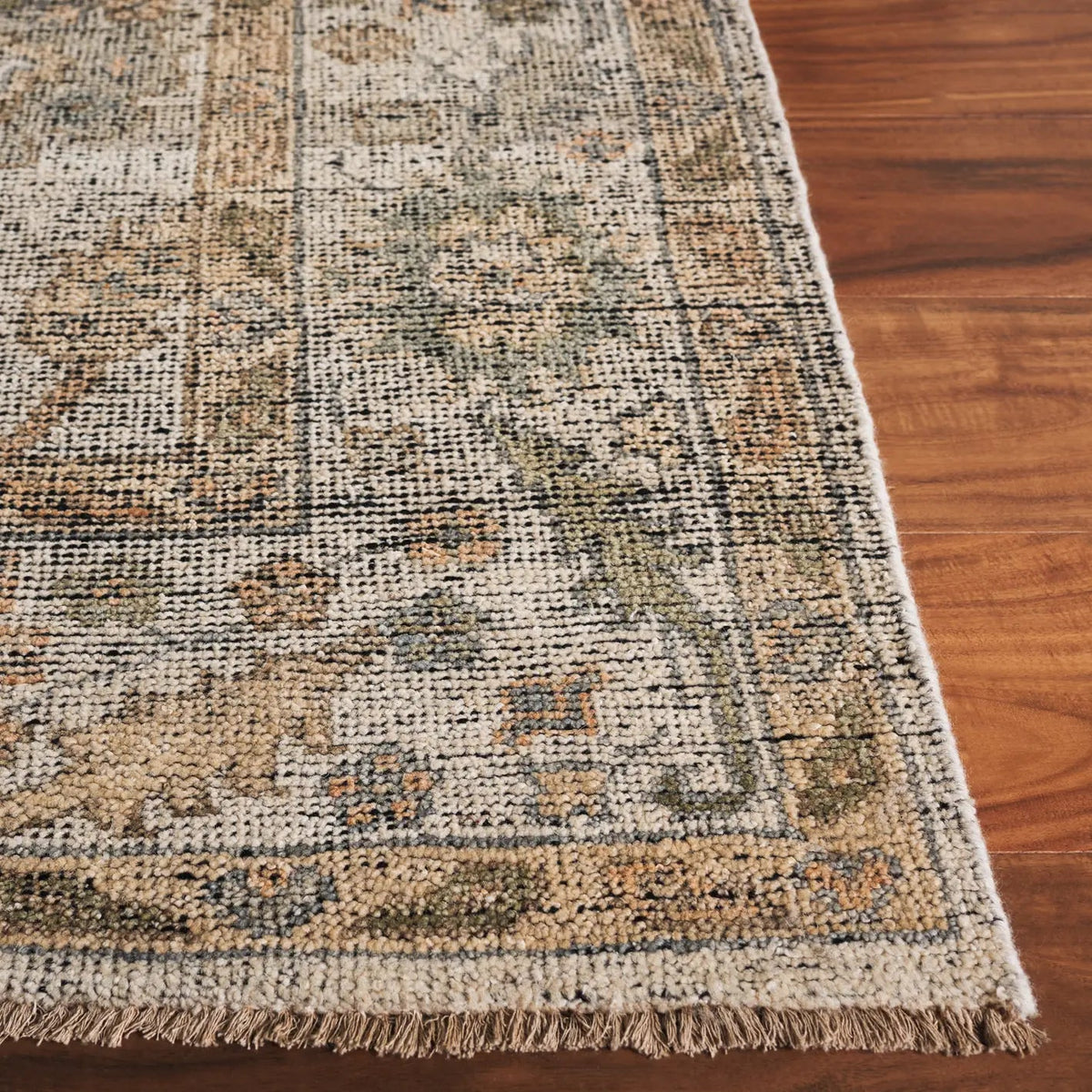 Safavieh Izmir 6'-0" x 9'-0" Rug in Ivory / Grey