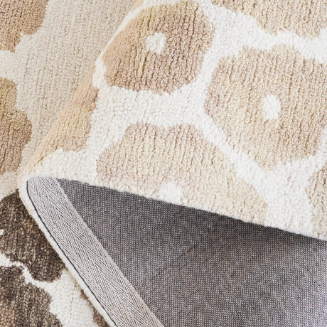 Safavieh Jardin 4'-0" x 6'-0" Rug in Beige / Ivory