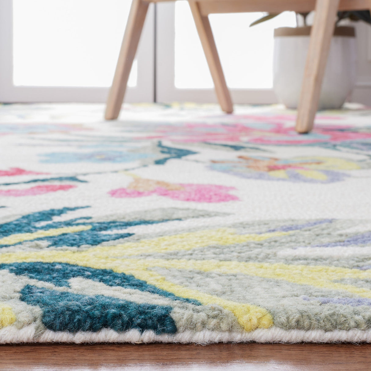 Safavieh Jardin Jar151A Ivory/Pink Rug - Safavieh - jar151a - 3