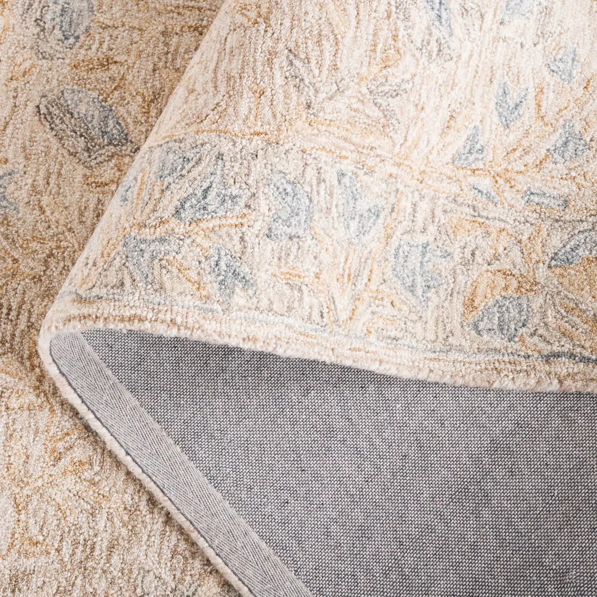 Safavieh Jardin 4'-0" x 6'-0" Rug in Beige / Grey