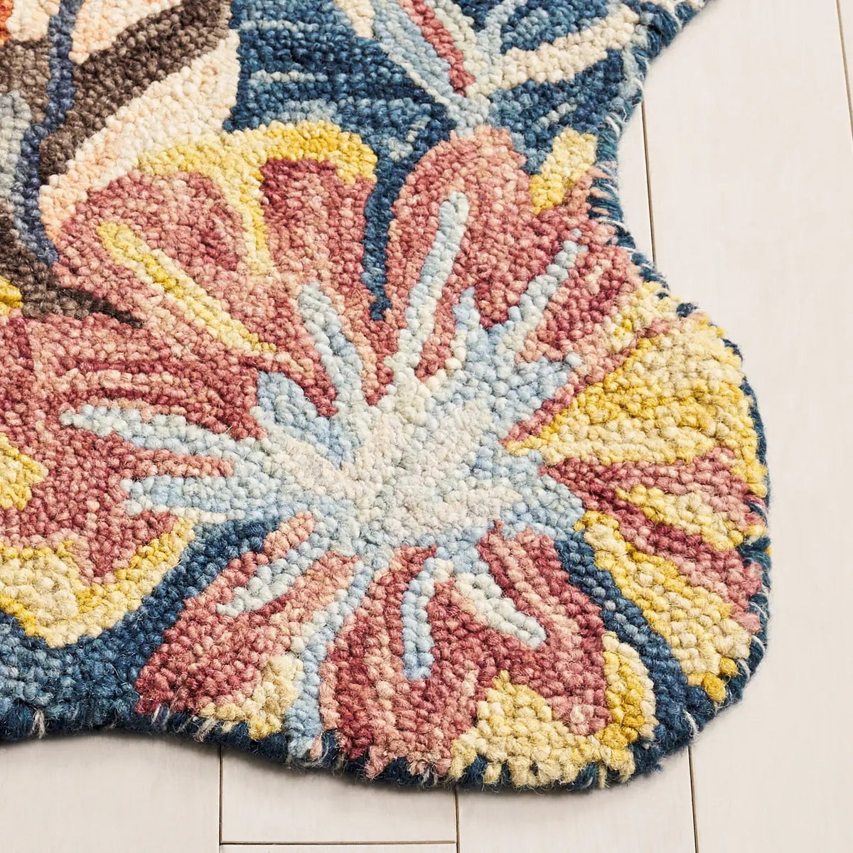 Safavieh Jardin 4'-0" x 6'-0" Rug in Navy / Turquoise
