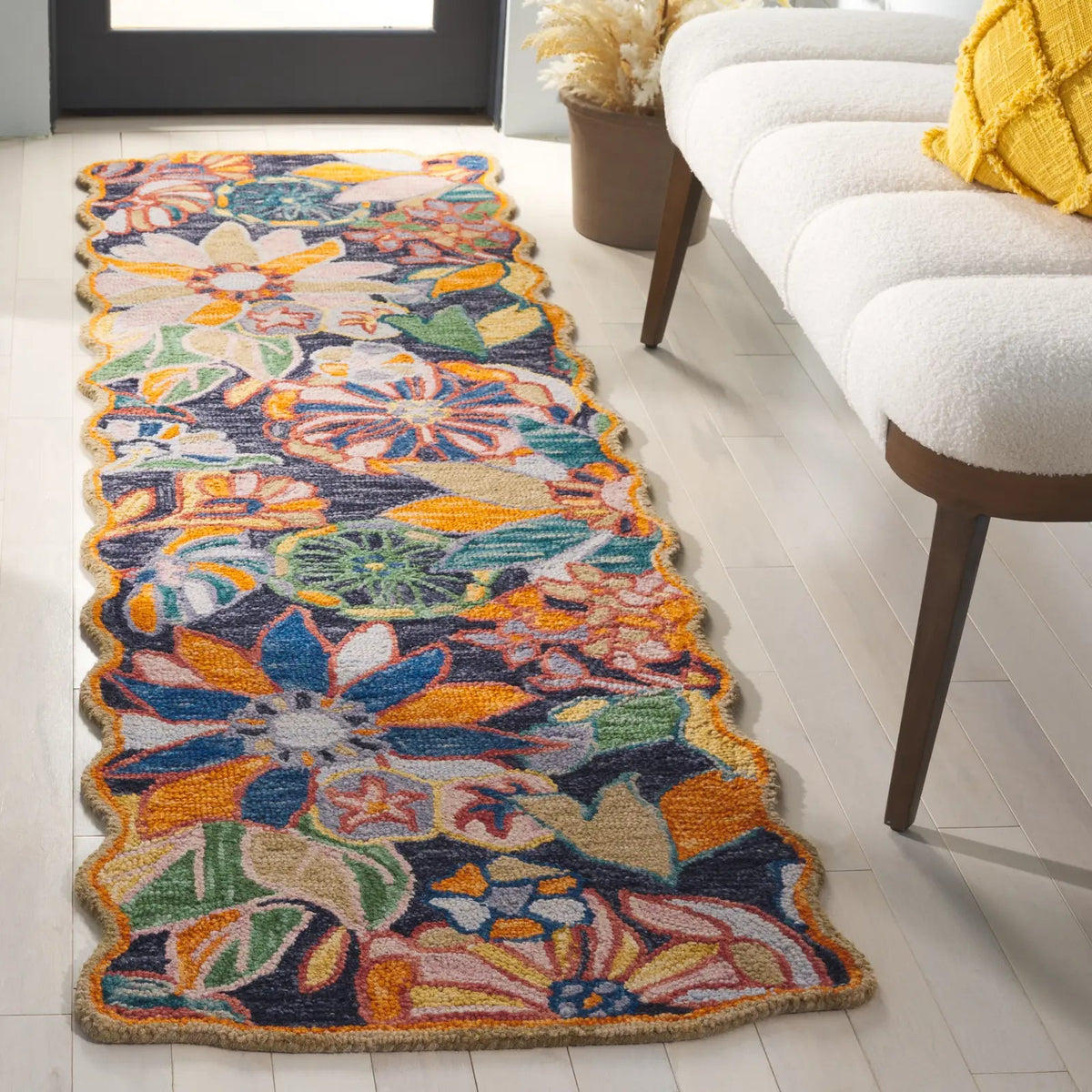 Safavieh Jardin 2'-3" x 8'-0" Rug in Black / Green