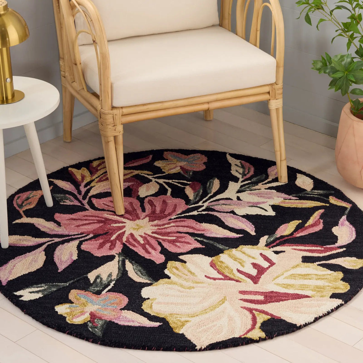 Safavieh Jardin 3'-0" x 3'-0" Rug in Black / Pink