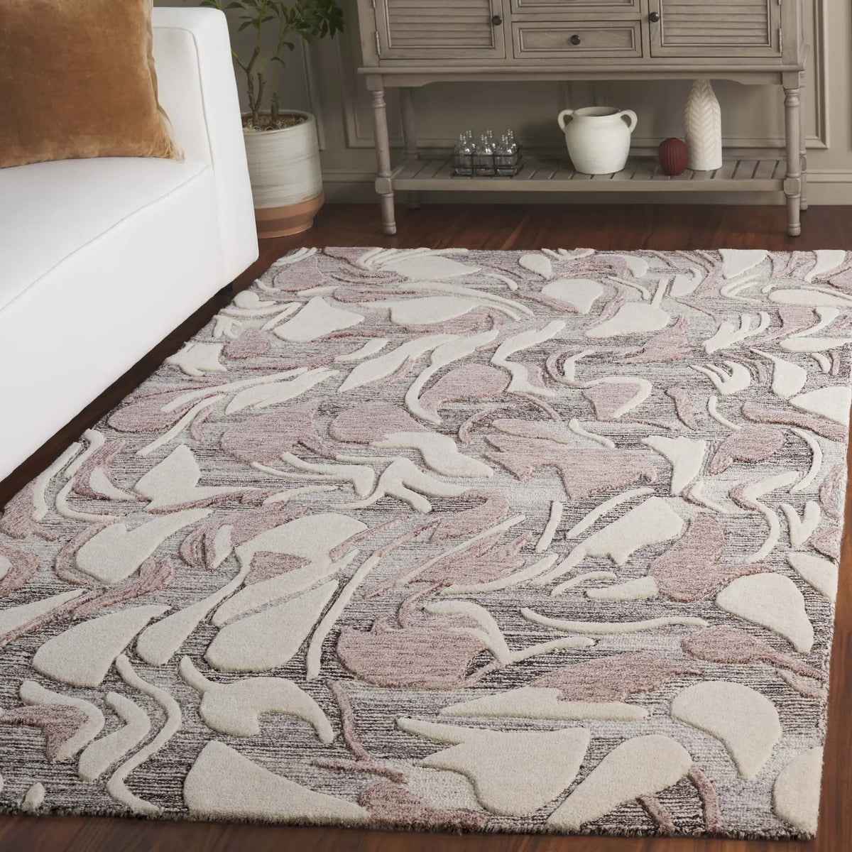Safavieh Jardin 4'-0" x 6'-0" Rug in Pink / Ivory