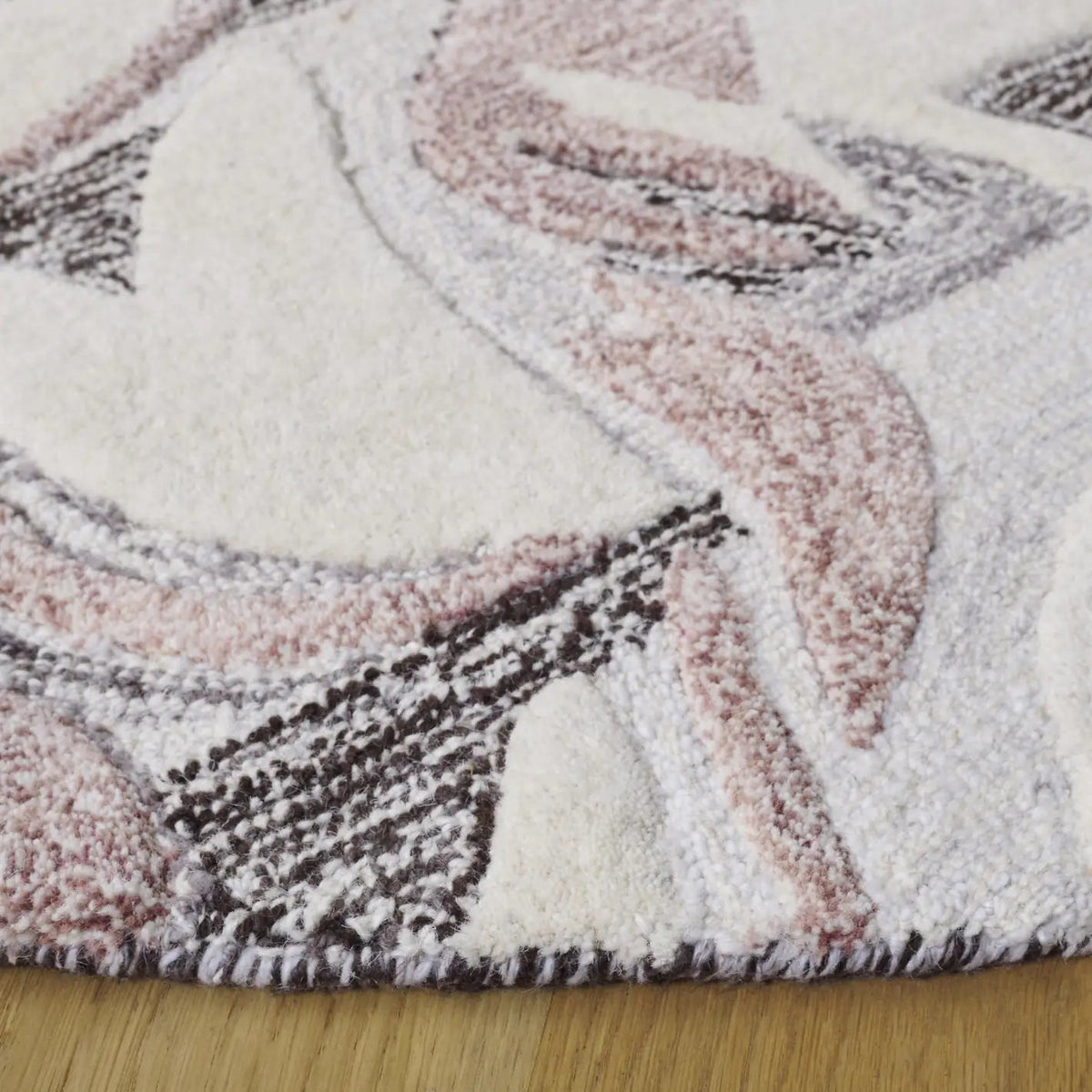 Safavieh Jardin 6'-0" x 6'-0" Rug in Pink / Ivory