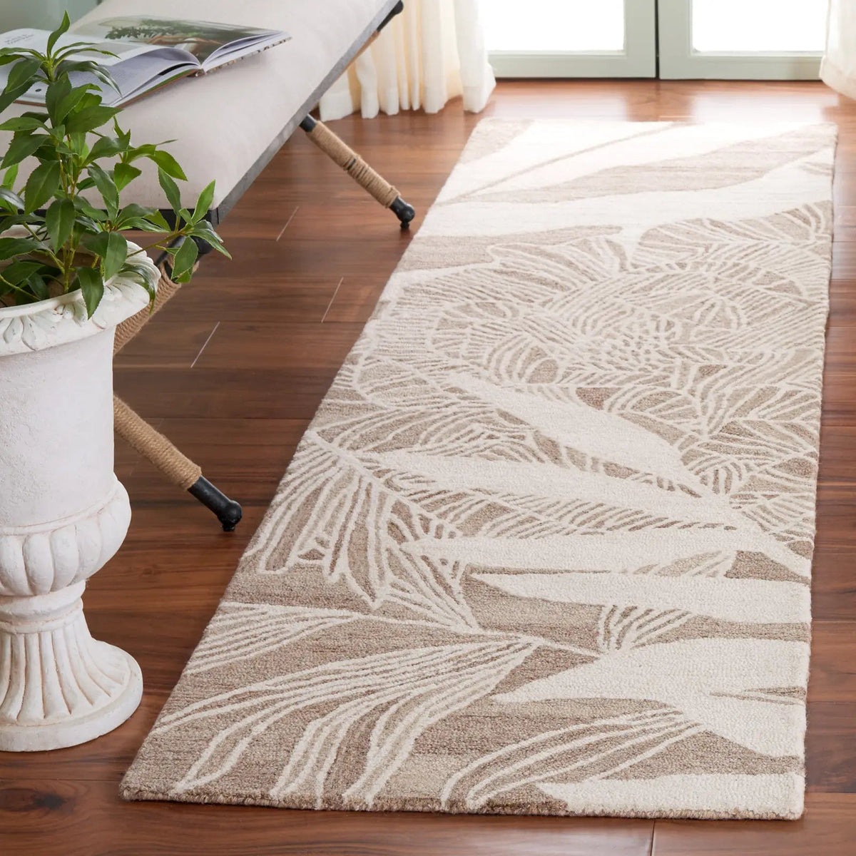 Safavieh Jardin 2'-3" x 8'-0" Rug in Ivory / Beige