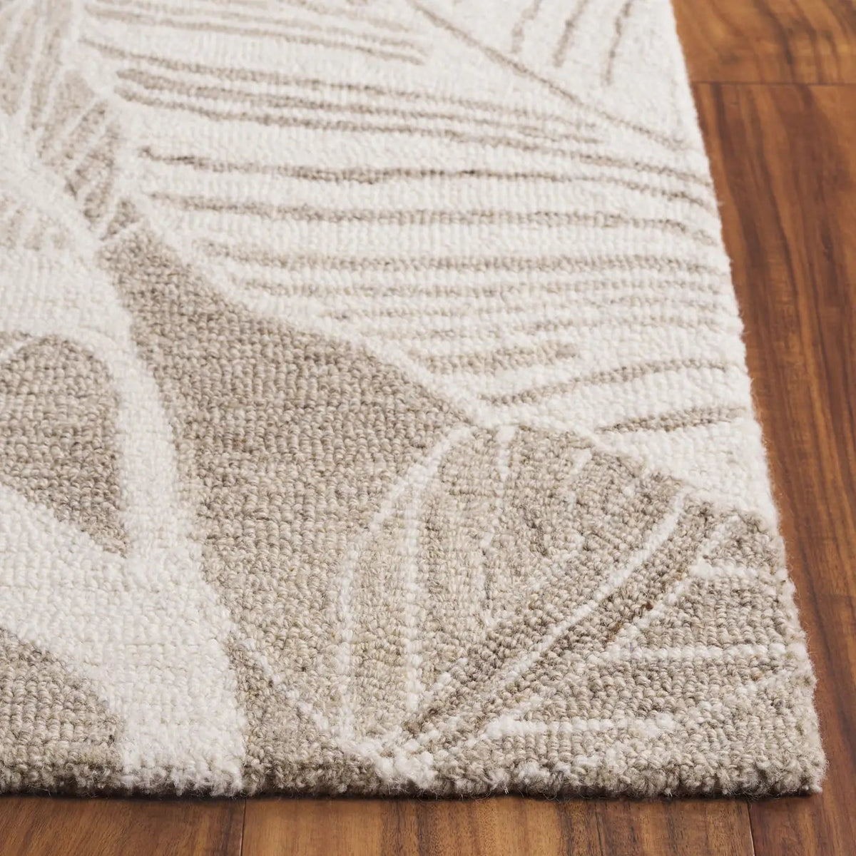 Safavieh Jardin 4'-0" x 6'-0" Rug in Ivory / Beige