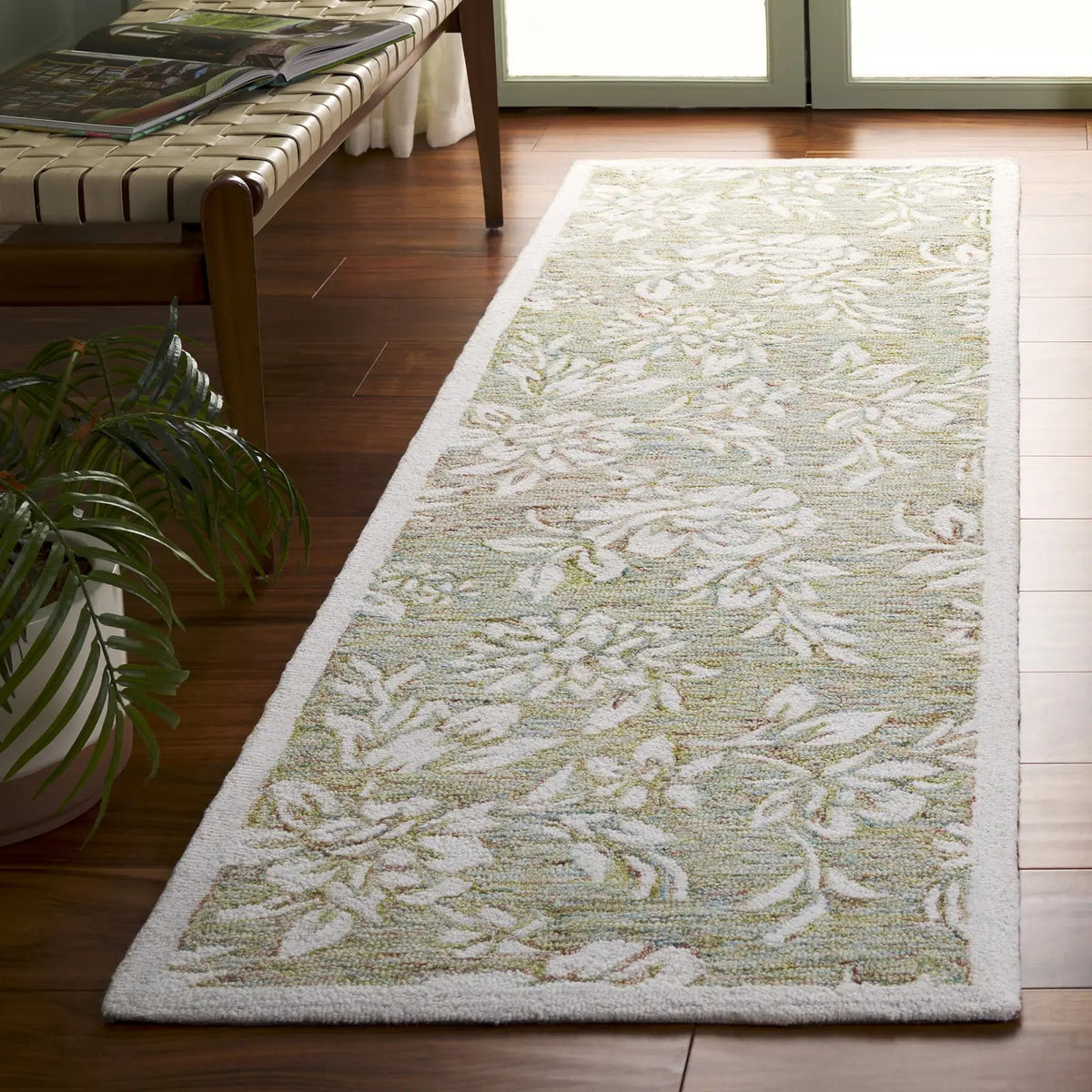 Safavieh Jardin 2'-3" x 8'-0" Rug in Green / Ivory