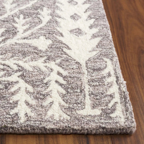 Safavieh Jardin 4'-0" x 6'-0" Rug in Purple / Ivory