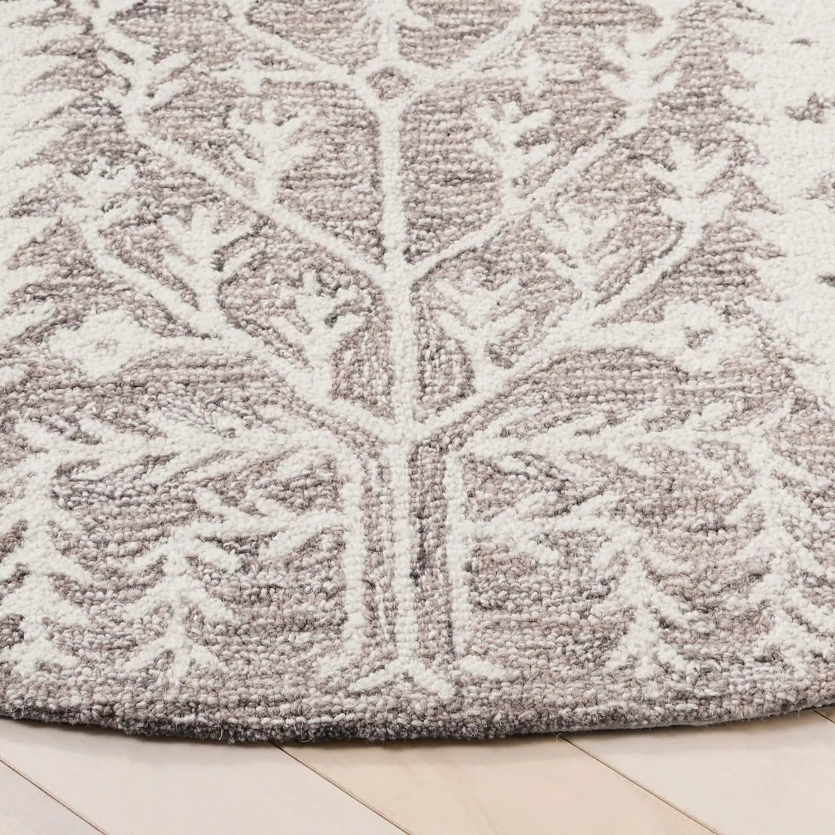 Safavieh Jardin 6'-0" x 6'-0" Rug in Purple / Ivory