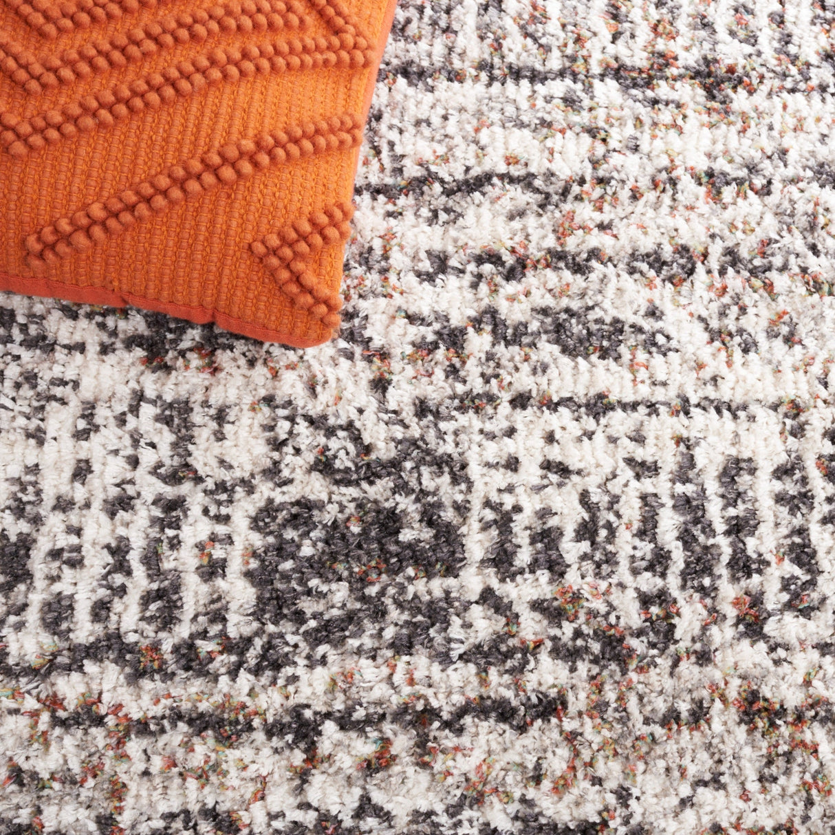 Safavieh Jericho Jer100Z Black/Rust Rug - Safavieh - jer100z - 7r
