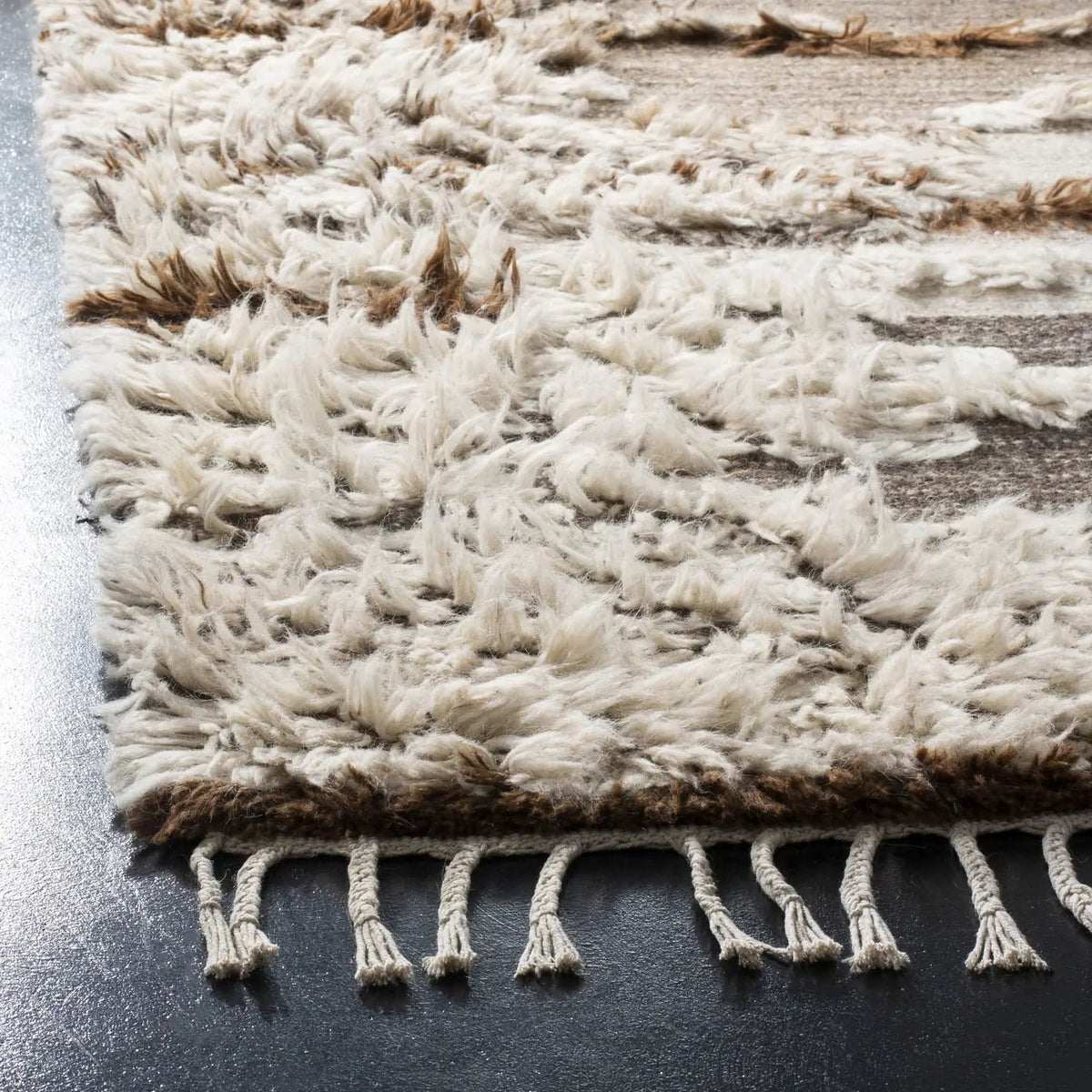 Safavieh Kenya 4'-0" x 6'-0" Rug in Grey / Brown