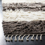 Safavieh Kenya 4'-0" x 6'-0" Rug in Ivory / Grey