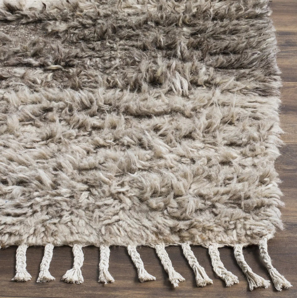 Safavieh Kenya 6'-0" x 9'-0" Rug in Ivory / Grey