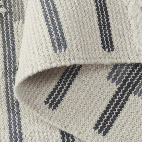 Safavieh Kenya 4'-0" x 6'-0" Rug in Grey / Ivory