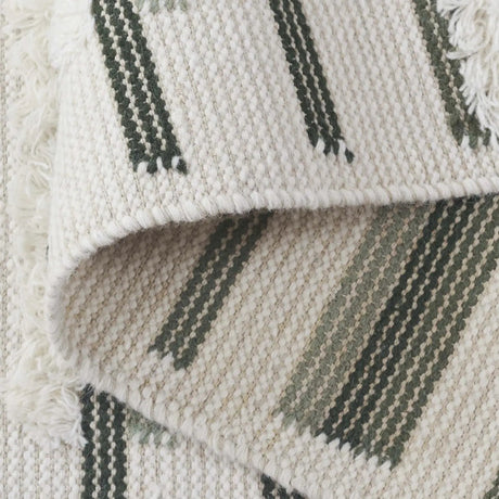 Safavieh Kenya 4'-0" x 6'-0" Rug in Sage / Ivory