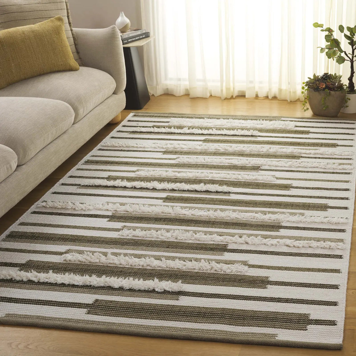Safavieh Kenya 4'-0" x 6'-0" Rug in Olive / Ivory