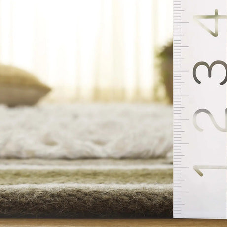 Safavieh Kenya 4'-0" x 6'-0" Rug in Olive / Ivory