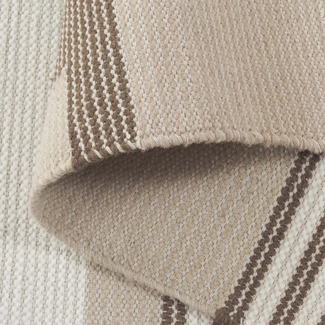 Safavieh Kenya 4'-0" x 6'-0" Rug in Beige / Ivory