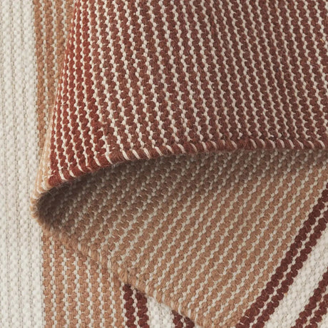 Safavieh Kenya 4'-0" x 6'-0" Rug in Rust / Ivory