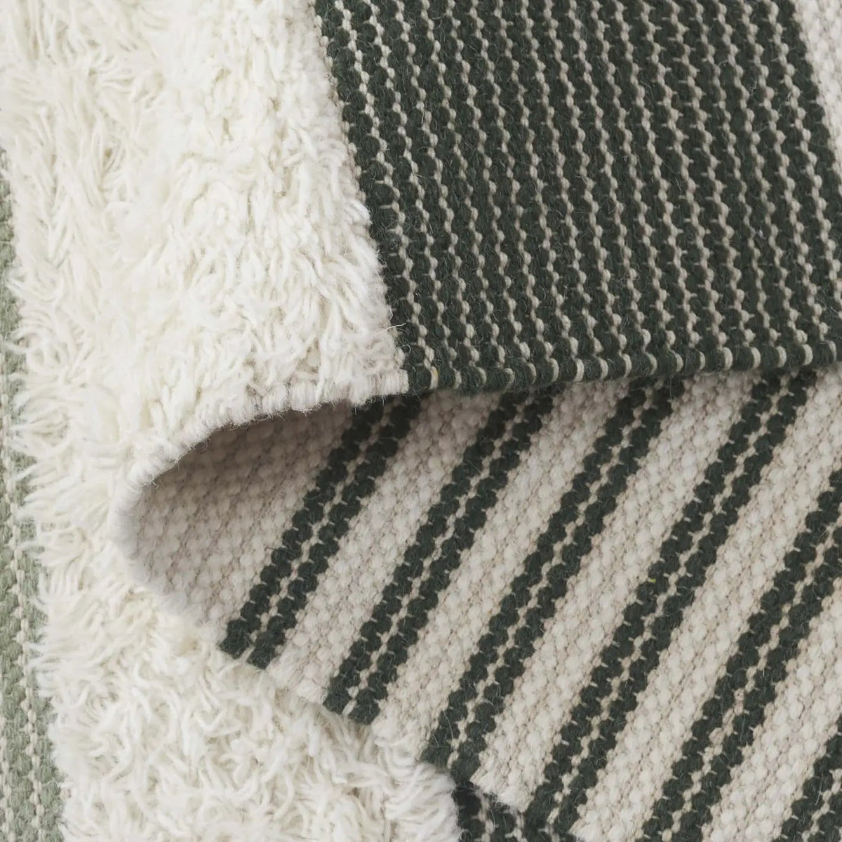 Safavieh Kenya 4'-0" x 6'-0" Rug in Sage / Ivory