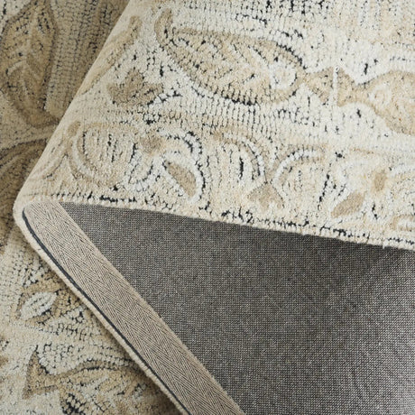 Safavieh Kenya 4'-0" x 6'-0" Rug in Beige / Ivory