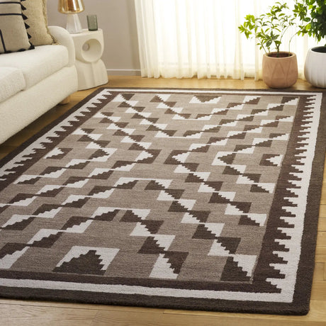 Safavieh Kenya 4'-0" x 6'-0" Rug in Brown / Ivory